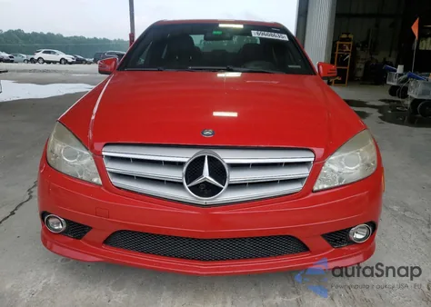 2010 Mercedes-Benz C 300 z USA, uszkodzony, nr VIN WDDGF5EB4AR129169